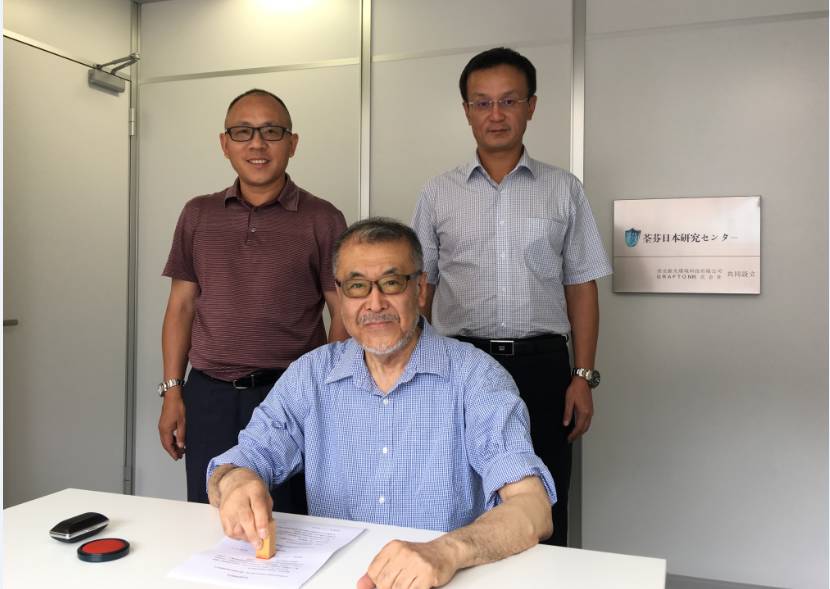 GRAFTON進藤社長與荃芬品牌創始人杜煒東先生（后排右一）、何榮先生（后排左一）